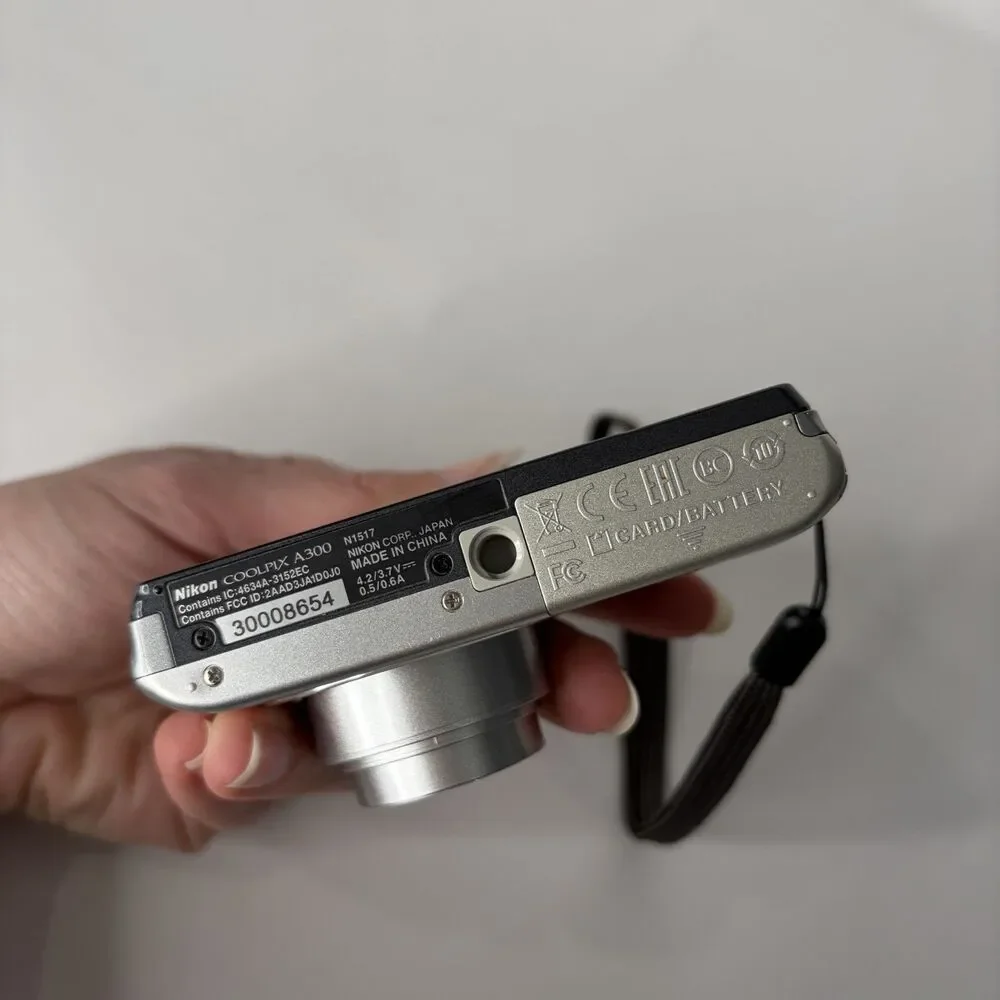 Nikon Coolpix A300 Digital Cameral 20.1 MP Silver Wifi Bluetooth FLAWS READ